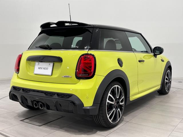 ＭＩＮＩ ＪＣＷ　プレミアムプラスパッケージ　ＪＣＷトリム　認定中古車・２年保証・ワンオーナー・純正ナビ・ＡｐｐｌｅＣａｒＰｌａｙ・被害軽減ブレーキ・ＡＣＣ・バックカメラ・障害物センサー・ＥＴＣ・ＳＯＳコール・純正１８インチＡＷ・ルーフラッピング・社外品装着（9枚目）