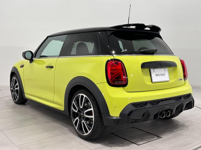 ＭＩＮＩ ＪＣＷ　プレミアムプラスパッケージ　ＪＣＷトリム　認定中古車・２年保証・ワンオーナー・純正ナビ・ＡｐｐｌｅＣａｒＰｌａｙ・被害軽減ブレーキ・ＡＣＣ・バックカメラ・障害物センサー・ＥＴＣ・ＳＯＳコール・純正１８インチＡＷ・ルーフラッピング・社外品装着（11枚目）