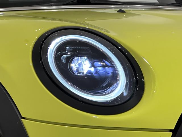 ＭＩＮＩ ＪＣＷ　プレミアムプラスパッケージ　ＪＣＷトリム　認定中古車・２年保証・ワンオーナー・純正ナビ・ＡｐｐｌｅＣａｒＰｌａｙ・被害軽減ブレーキ・ＡＣＣ・バックカメラ・障害物センサー・ＥＴＣ・ＳＯＳコール・純正１８インチＡＷ・ルーフラッピング・社外品装着（13枚目）