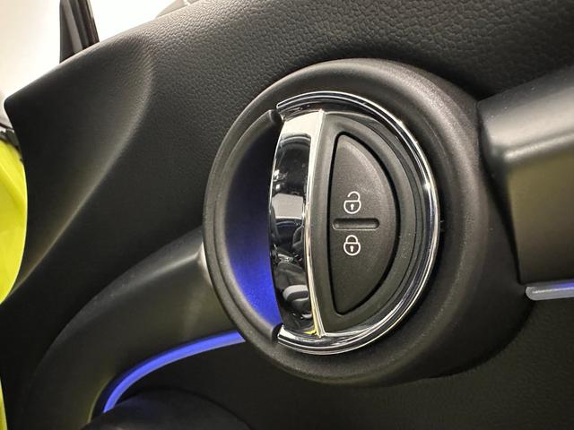 ＭＩＮＩ ＪＣＷ　プレミアムプラスパッケージ　ＪＣＷトリム　認定中古車・２年保証・ワンオーナー・純正ナビ・ＡｐｐｌｅＣａｒＰｌａｙ・被害軽減ブレーキ・ＡＣＣ・バックカメラ・障害物センサー・ＥＴＣ・ＳＯＳコール・純正１８インチＡＷ・ルーフラッピング・社外品装着（19枚目）