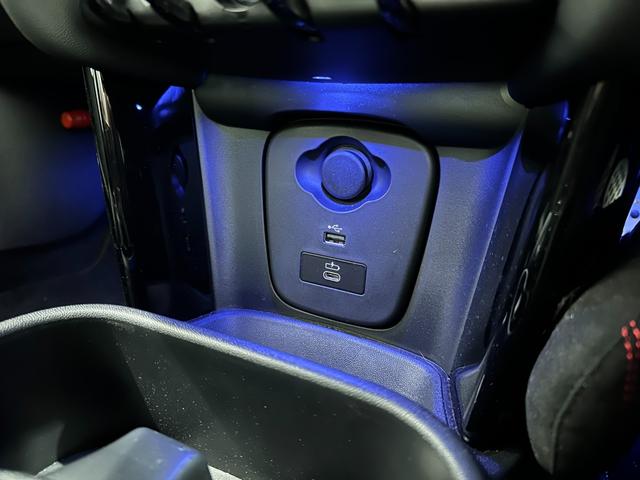 ＭＩＮＩ ＪＣＷ　プレミアムプラスパッケージ　ＪＣＷトリム　認定中古車・２年保証・ワンオーナー・純正ナビ・ＡｐｐｌｅＣａｒＰｌａｙ・被害軽減ブレーキ・ＡＣＣ・バックカメラ・障害物センサー・ＥＴＣ・ＳＯＳコール・純正１８インチＡＷ・ルーフラッピング・社外品装着（26枚目）