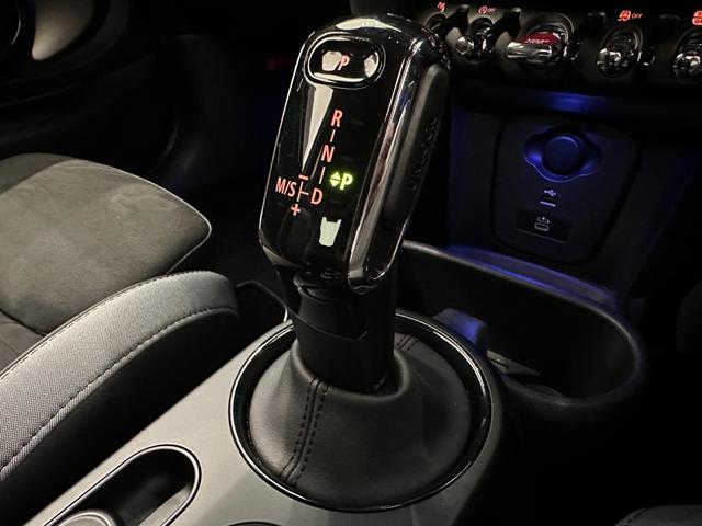 ＭＩＮＩ ＪＣＷ　プレミアムプラスパッケージ　ＪＣＷトリム　認定中古車・２年保証・ワンオーナー・純正ナビ・ＡｐｐｌｅＣａｒＰｌａｙ・被害軽減ブレーキ・ＡＣＣ・バックカメラ・障害物センサー・ＥＴＣ・ＳＯＳコール・純正１８インチＡＷ・ルーフラッピング・社外品装着（27枚目）