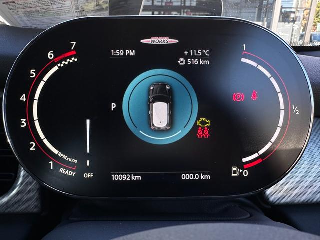 ＭＩＮＩ ＪＣＷ　プレミアムプラスパッケージ　ＪＣＷトリム　認定中古車・２年保証・ワンオーナー・純正ナビ・ＡｐｐｌｅＣａｒＰｌａｙ・被害軽減ブレーキ・ＡＣＣ・バックカメラ・障害物センサー・ＥＴＣ・ＳＯＳコール・純正１８インチＡＷ・ルーフラッピング・社外品装着（30枚目）
