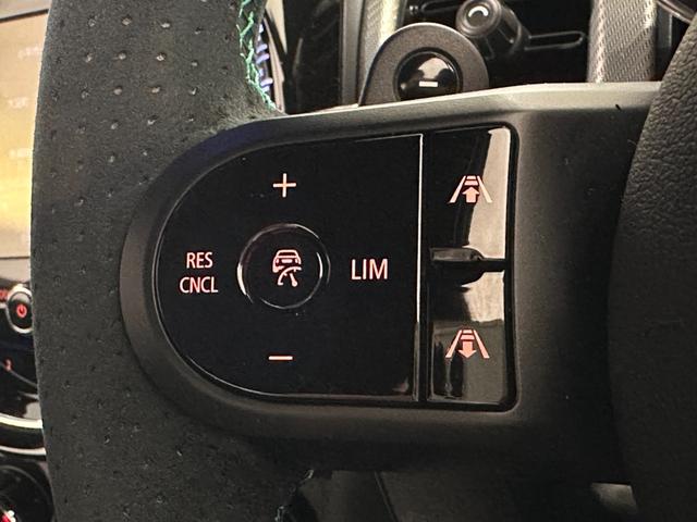 ＭＩＮＩ ＪＣＷ　プレミアムプラスパッケージ　ＪＣＷトリム　認定中古車・２年保証・ワンオーナー・純正ナビ・ＡｐｐｌｅＣａｒＰｌａｙ・被害軽減ブレーキ・ＡＣＣ・バックカメラ・障害物センサー・ＥＴＣ・ＳＯＳコール・純正１８インチＡＷ・ルーフラッピング・社外品装着（32枚目）