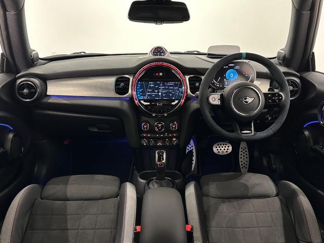 ＭＩＮＩ ＪＣＷ　プレミアムプラスパッケージ　ＪＣＷトリム　認定中古車・２年保証・ワンオーナー・純正ナビ・ＡｐｐｌｅＣａｒＰｌａｙ・被害軽減ブレーキ・ＡＣＣ・バックカメラ・障害物センサー・ＥＴＣ・ＳＯＳコール・純正１８インチＡＷ・ルーフラッピング・社外品装着（41枚目）