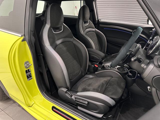 ＭＩＮＩ ＪＣＷ　プレミアムプラスパッケージ　ＪＣＷトリム　認定中古車・２年保証・ワンオーナー・純正ナビ・ＡｐｐｌｅＣａｒＰｌａｙ・被害軽減ブレーキ・ＡＣＣ・バックカメラ・障害物センサー・ＥＴＣ・ＳＯＳコール・純正１８インチＡＷ・ルーフラッピング・社外品装着（42枚目）