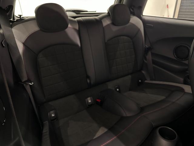 ＭＩＮＩ ＪＣＷ　プレミアムプラスパッケージ　ＪＣＷトリム　認定中古車・２年保証・ワンオーナー・純正ナビ・ＡｐｐｌｅＣａｒＰｌａｙ・被害軽減ブレーキ・ＡＣＣ・バックカメラ・障害物センサー・ＥＴＣ・ＳＯＳコール・純正１８インチＡＷ・ルーフラッピング・社外品装着（43枚目）