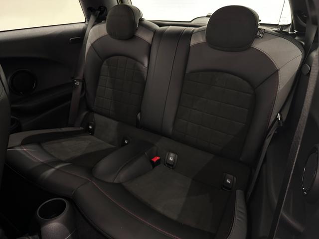 ＭＩＮＩ ＪＣＷ　プレミアムプラスパッケージ　ＪＣＷトリム　認定中古車・２年保証・ワンオーナー・純正ナビ・ＡｐｐｌｅＣａｒＰｌａｙ・被害軽減ブレーキ・ＡＣＣ・バックカメラ・障害物センサー・ＥＴＣ・ＳＯＳコール・純正１８インチＡＷ・ルーフラッピング・社外品装着（45枚目）