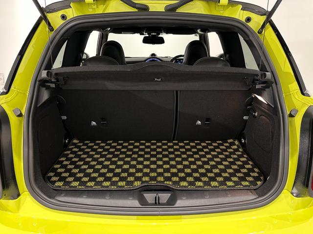 ＭＩＮＩ ＪＣＷ　プレミアムプラスパッケージ　ＪＣＷトリム　認定中古車・２年保証・ワンオーナー・純正ナビ・ＡｐｐｌｅＣａｒＰｌａｙ・被害軽減ブレーキ・ＡＣＣ・バックカメラ・障害物センサー・ＥＴＣ・ＳＯＳコール・純正１８インチＡＷ・ルーフラッピング・社外品装着（46枚目）