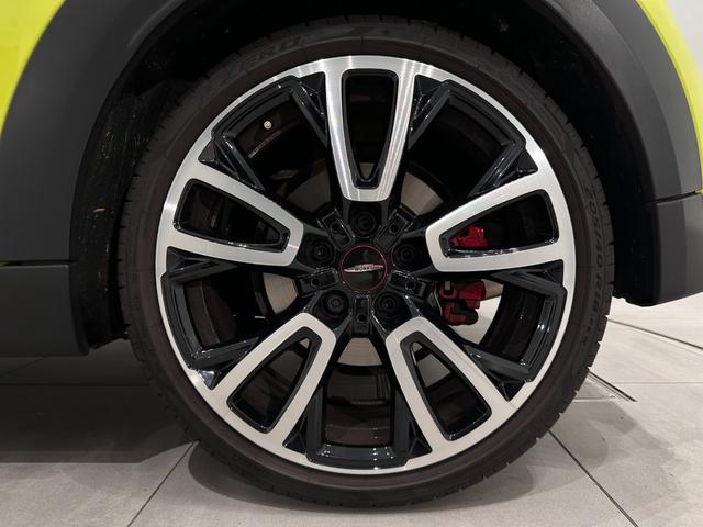 ＭＩＮＩ ＪＣＷ　プレミアムプラスパッケージ　ＪＣＷトリム　認定中古車・２年保証・ワンオーナー・純正ナビ・ＡｐｐｌｅＣａｒＰｌａｙ・被害軽減ブレーキ・ＡＣＣ・バックカメラ・障害物センサー・ＥＴＣ・ＳＯＳコール・純正１８インチＡＷ・ルーフラッピング・社外品装着（50枚目）