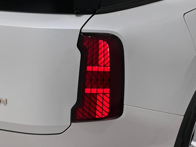 ＭＩＮＩ カントリーマンＥ　クラシック・トリム　認定保証２年・全周囲カメラ・Ｈａｒｍａｎ／Ｋａｒｄｏｎ（13枚目）