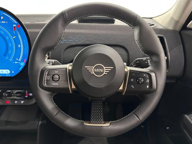 ＭＩＮＩ カントリーマンＥ　クラシック・トリム　認定保証２年・全周囲カメラ・Ｈａｒｍａｎ／Ｋａｒｄｏｎ（24枚目）
