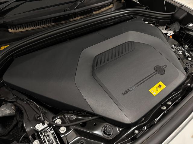 ＭＩＮＩ カントリーマンＥ　クラシック・トリム　認定保証２年・全周囲カメラ・Ｈａｒｍａｎ／Ｋａｒｄｏｎ（46枚目）