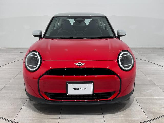 ＭＩＮＩ クーパーＥ　クラシック・トリム　認定保証２年・Ｐアシスト・ＨＵＤ・ナビＡＲ・１７Ｗ・認定保証２年・コンフォートアクセス・ＳＴ．ホィール　ヒーター・Ｆシートヒーター・アダプティブＬＥＤライト・Ｄアシスト・（3枚目）