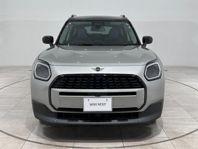 ＭＩＮＩ カントリーマンＤ　クラシック・トリム　認定保証２年・　Ｈａｒｍａｎ／Ｋａｒｄｏｎ・ＨＵＤ・１８ＡＷ・円形有機ＥＬセンターディスプレイ・ワイヤレス充電・Ａｐｐｌｅ　ＣａｒＰｌａｙ・ＭＩＮＩ　Ｃｏｎｎｅｃｔｅｄスマホアプリ・パーキングアシスト（3枚目）