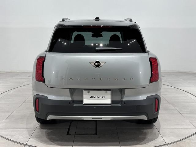 ＭＩＮＩ カントリーマンＤ　クラシック・トリム　認定保証２年・　Ｈａｒｍａｎ／Ｋａｒｄｏｎ・ＨＵＤ・１８ＡＷ・円形有機ＥＬセンターディスプレイ・ワイヤレス充電・Ａｐｐｌｅ　ＣａｒＰｌａｙ・ＭＩＮＩ　Ｃｏｎｎｅｃｔｅｄスマホアプリ・パーキングアシスト（7枚目）