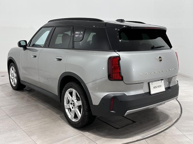 ＭＩＮＩ カントリーマンＤ　クラシック・トリム　認定保証２年・　Ｈａｒｍａｎ／Ｋａｒｄｏｎ・ＨＵＤ・１８ＡＷ・円形有機ＥＬセンターディスプレイ・ワイヤレス充電・Ａｐｐｌｅ　ＣａｒＰｌａｙ・ＭＩＮＩ　Ｃｏｎｎｅｃｔｅｄスマホアプリ・パーキングアシスト（8枚目）