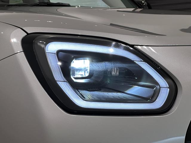 ＭＩＮＩ カントリーマンＤ　クラシック・トリム　認定保証２年・　Ｈａｒｍａｎ／Ｋａｒｄｏｎ・ＨＵＤ・１８ＡＷ・円形有機ＥＬセンターディスプレイ・ワイヤレス充電・Ａｐｐｌｅ　ＣａｒＰｌａｙ・ＭＩＮＩ　Ｃｏｎｎｅｃｔｅｄスマホアプリ・パーキングアシスト（10枚目）