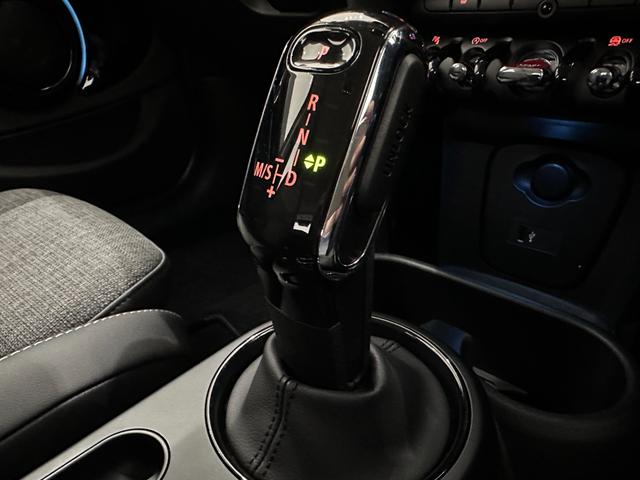 ＭＩＮＩ クーパーＳ　クラシック・トリム　ワイヤレス充電／ＥＴＣ／ＳＯＳコール／車線逸脱警告／アクティブクルーズコントロール先行車追従／バックカメラ／液晶メーター／オートエアコン／シートヒーター／スポーツシート／ＬＥＤライト（23枚目）