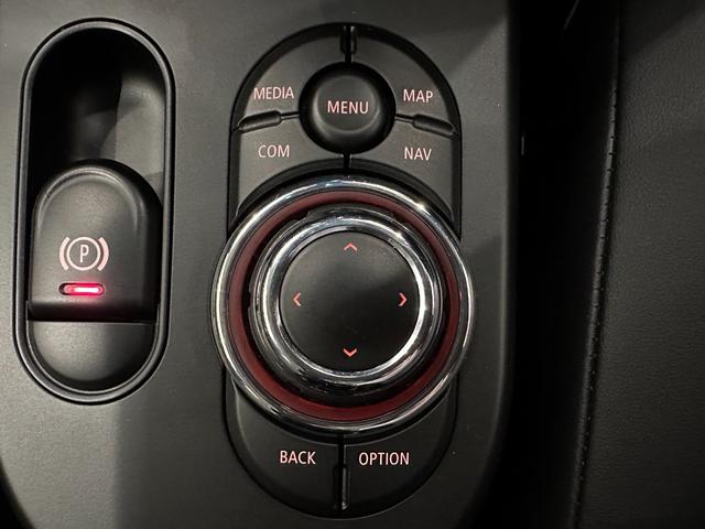 ＭＩＮＩ クーパーＳ　クラシック・トリム　ワイヤレス充電／ＥＴＣ／ＳＯＳコール／車線逸脱警告／アクティブクルーズコントロール先行車追従／バックカメラ／液晶メーター／オートエアコン／シートヒーター／スポーツシート／ＬＥＤライト（24枚目）