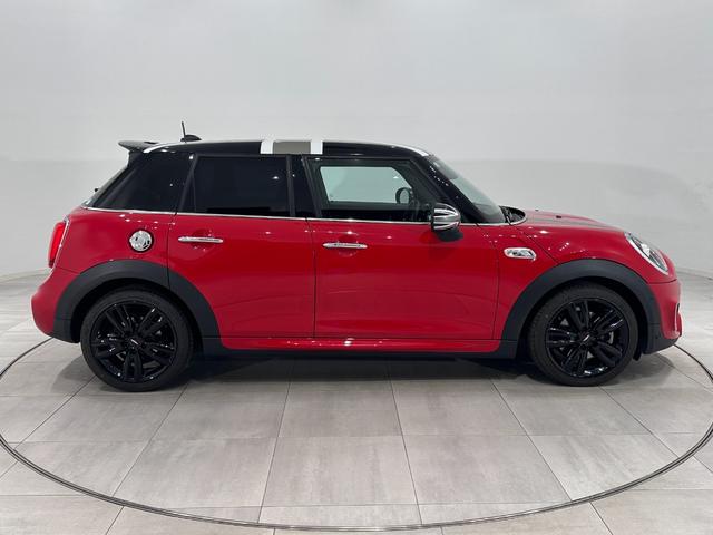 ＭＩＮＩ クーパーＳ　認定保証２年・ＪＣＷＰＫＧ・Ｐアシスト・純正１７ＡＷ・アクティブクルーズコントロール・ＬＥＤリアコンビランプ（ユニオンジャックデザイン）・ＬＥＤヘッドライト・ＥＴＣ（5枚目）
