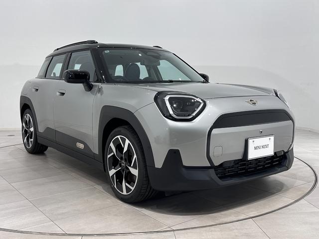 ＭＩＮＩ エースマンＥ　クラシック・トリム　認定保証２年・Ｐアシスト＋・全周囲カメラ・ＭＩＮＩＬＭホイールスライドスポーク２トーン・円形有機ＥＬセンターディスプレイ・交流電流クイック充電・Ａｐｐｌｅ　ＣａｒＰｌａｙ・ワイヤレス充電（4枚目）