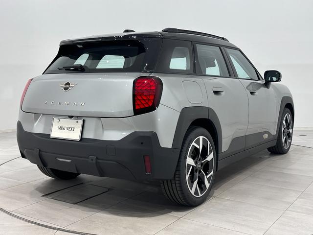 ＭＩＮＩ エースマンＥ　クラシック・トリム　認定保証２年・Ｐアシスト＋・全周囲カメラ・ＭＩＮＩＬＭホイールスライドスポーク２トーン・円形有機ＥＬセンターディスプレイ・交流電流クイック充電・Ａｐｐｌｅ　ＣａｒＰｌａｙ・ワイヤレス充電（6枚目）