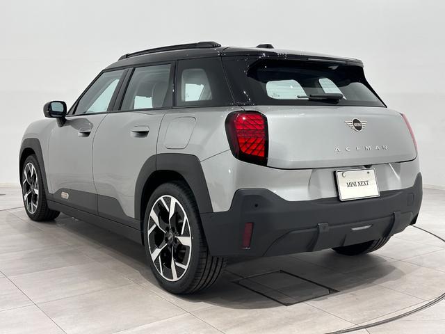 ＭＩＮＩ エースマンＥ　クラシック・トリム　認定保証２年・Ｐアシスト＋・全周囲カメラ・ＭＩＮＩＬＭホイールスライドスポーク２トーン・円形有機ＥＬセンターディスプレイ・交流電流クイック充電・Ａｐｐｌｅ　ＣａｒＰｌａｙ・ワイヤレス充電（8枚目）