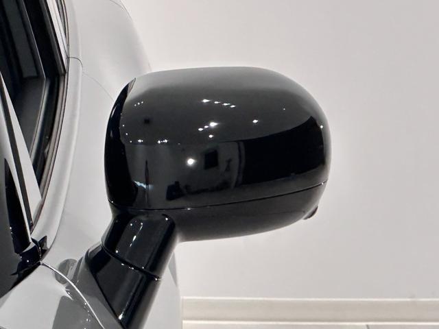ＭＩＮＩ エースマンＥ　クラシック・トリム　認定保証２年・Ｐアシスト＋・全周囲カメラ・ＭＩＮＩＬＭホイールスライドスポーク２トーン・円形有機ＥＬセンターディスプレイ・交流電流クイック充電・Ａｐｐｌｅ　ＣａｒＰｌａｙ・ワイヤレス充電（12枚目）