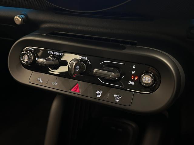 ＭＩＮＩ エースマンＥ　クラシック・トリム　認定保証２年・Ｐアシスト＋・全周囲カメラ・ＭＩＮＩＬＭホイールスライドスポーク２トーン・円形有機ＥＬセンターディスプレイ・交流電流クイック充電・Ａｐｐｌｅ　ＣａｒＰｌａｙ・ワイヤレス充電（22枚目）