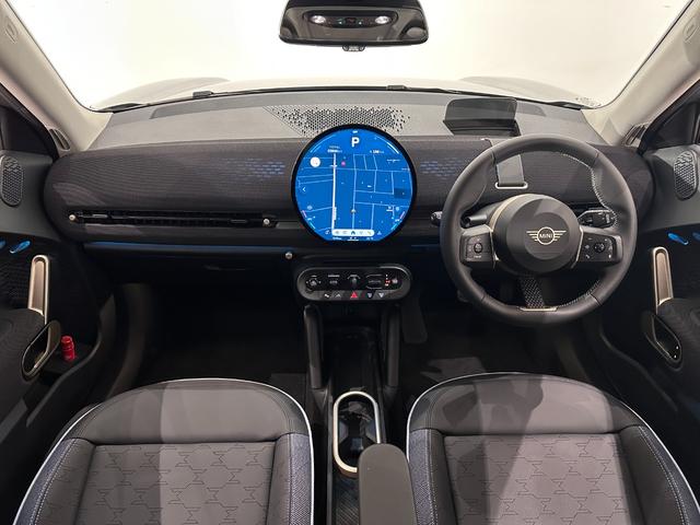 ＭＩＮＩ エースマンＥ　クラシック・トリム　認定保証２年・Ｐアシスト＋・全周囲カメラ・ＭＩＮＩＬＭホイールスライドスポーク２トーン・円形有機ＥＬセンターディスプレイ・交流電流クイック充電・Ａｐｐｌｅ　ＣａｒＰｌａｙ・ワイヤレス充電（33枚目）
