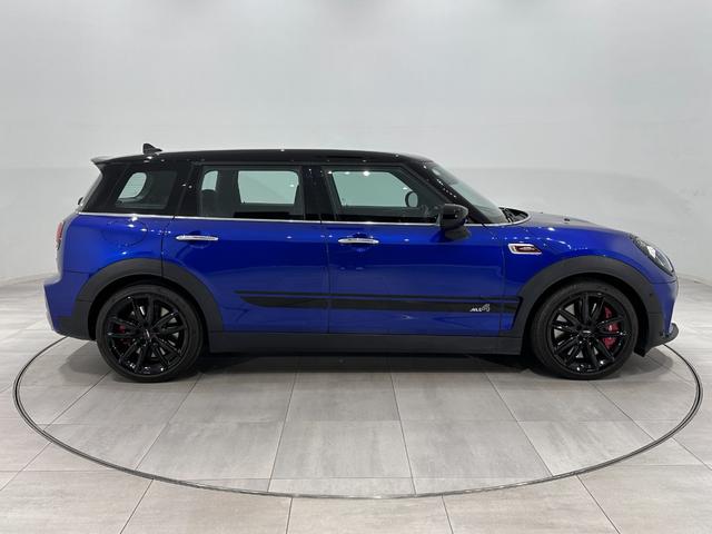 ＭＩＮＩ ジョンクーパーワークス　クラブマン　認定保証２年・Ｐアシスト・ＡＣＣ・純正１８ＡＷ・Ｊｏｈｎ　ＣｏｏｐｅｒＷｏｒｋｓレザーハンドル・Ｒ　ビューカメラ・ＥＴＣ・トランクスルーシステム・アダプティブクルーズコントロール・ＬＥＤヘッドライト（5枚目）