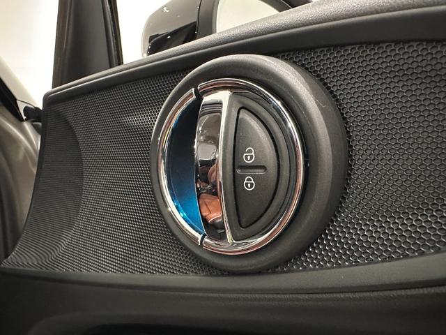 ＭＩＮＩ クーパーＳ　クラブマン　全国２年保証／アダプティブ　クルーズ　コントロール／Ｒ　ビューカメラ／Ｆシート　ヒーター／パーク　ディスタンス　コントロール／ＬＥＤ　ヘッドライト／パーキング　アシスト（16枚目）
