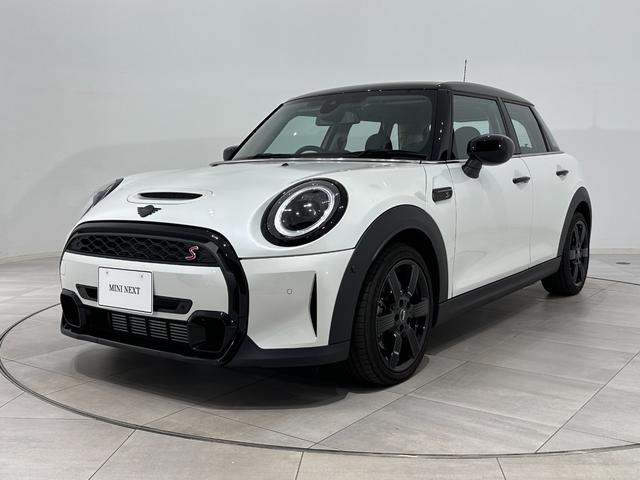 ＭＩＮＩ クーパーＳプレミアムプラスパッケージクラシックトリム　全国２年保証／アクティブクルーズコントロール／シートヒーター／ワイヤレス充電／ＥＴＣ／自動（被害軽減）ブレーキ／バックカメラ／バックカメラ（2枚目）