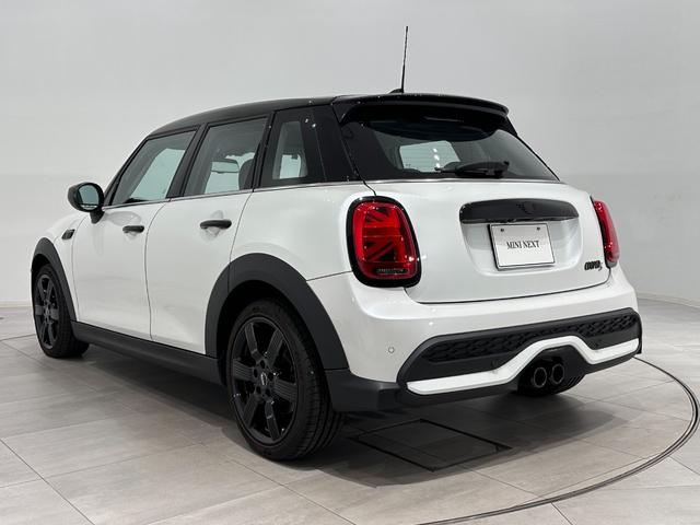 ＭＩＮＩ クーパーＳプレミアムプラスパッケージクラシックトリム　全国２年保証／アクティブクルーズコントロール／シートヒーター／ワイヤレス充電／ＥＴＣ／自動（被害軽減）ブレーキ／バックカメラ／バックカメラ（8枚目）