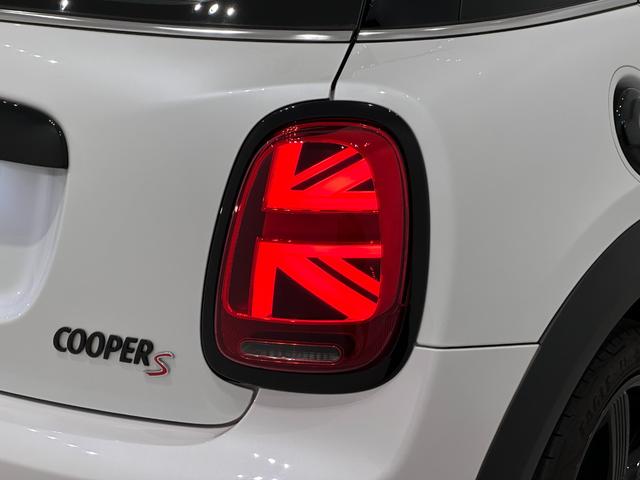 ＭＩＮＩ クーパーＳプレミアムプラスパッケージクラシックトリム　全国２年保証／アクティブクルーズコントロール／シートヒーター／ワイヤレス充電／ＥＴＣ／自動（被害軽減）ブレーキ／バックカメラ／バックカメラ（13枚目）