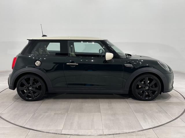 ＭＩＮＩ クーパーＳ　クラシック・トリム　全国２年保証／ワイヤレス充電／車線逸脱警告／アクティブクルーズコントロール／オートエアコン／シートヒーター／スポーツシート／ＬＥＤライト／１７インチホイール（5枚目）