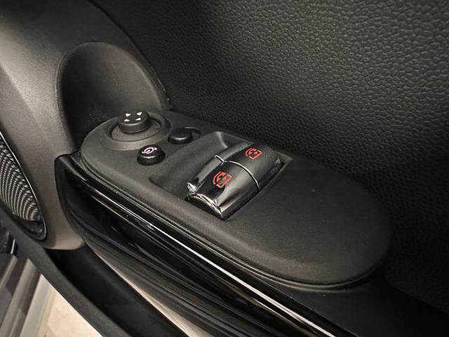 ＭＩＮＩ クーパーＳ　クラシック・トリム　全国２年保証／ワイヤレス充電／車線逸脱警告／アクティブクルーズコントロール／オートエアコン／シートヒーター／スポーツシート／ＬＥＤライト／１７インチホイール（17枚目）