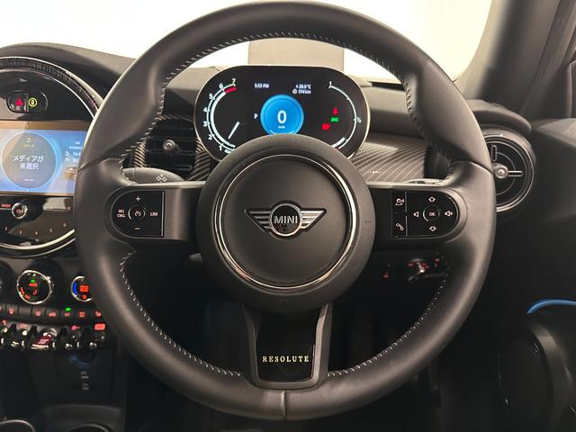 ＭＩＮＩ クーパーＳ　クラシック・トリム　全国２年保証／ワイヤレス充電／車線逸脱警告／アクティブクルーズコントロール／オートエアコン／シートヒーター／スポーツシート／ＬＥＤライト／１７インチホイール（27枚目）