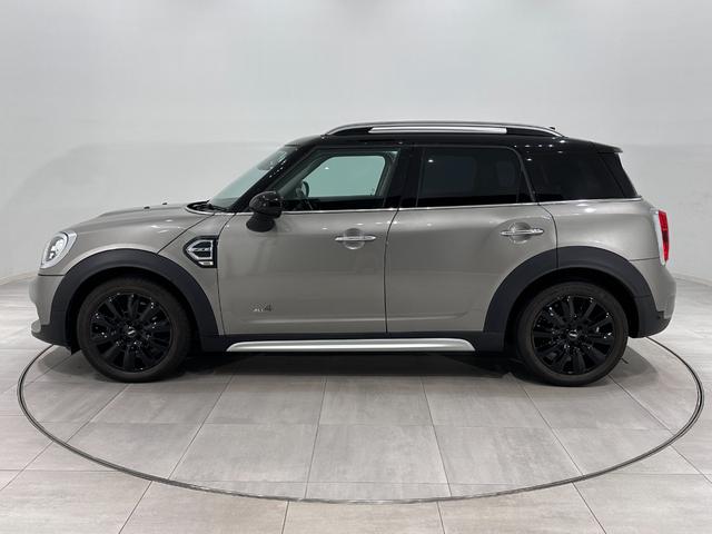 ＭＩＮＩ クーパーＤ　クロスオーバー　オール４　全国２年保証／衝突回避、被害軽減ブレーキ／車線逸脱警告／バックカメラ／ＬＥＤヘッドライト／ＬＥＤリアコンビランプ／バックドア自動開閉／１７インチホイール／ルーフレール（9枚目）