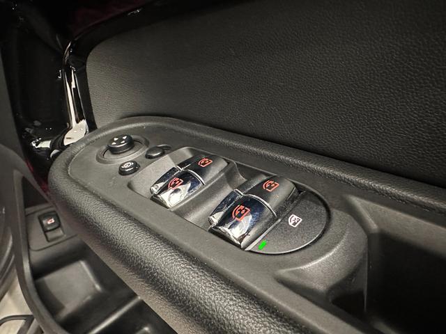 ＭＩＮＩ クーパーＤ　クロスオーバー　オール４　全国２年保証／衝突回避、被害軽減ブレーキ／車線逸脱警告／バックカメラ／ＬＥＤヘッドライト／ＬＥＤリアコンビランプ／バックドア自動開閉／１７インチホイール／ルーフレール（17枚目）