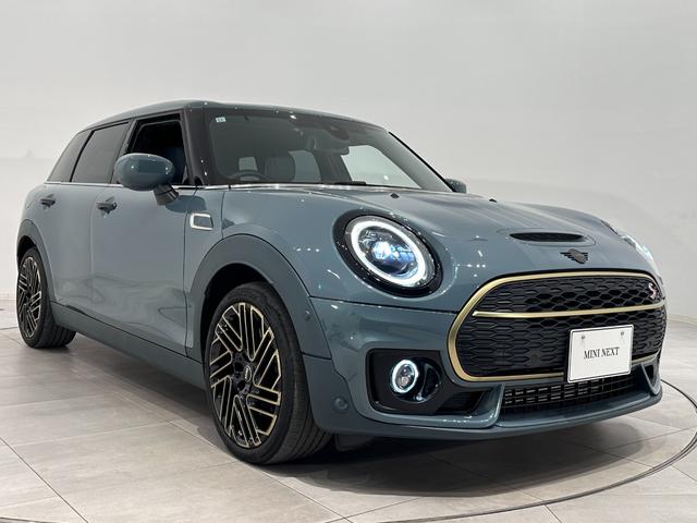 ＭＩＮＩ クーパーＳＤ　クラブマン　アントールド・エディション　全国２年保証電動シートフロント左右／シートヒーターフロント左右／ドライビングリヤビューカメラ／パーキングアシストアシスト／クルーズコントロール／ＡｐｐｌｅＣａｒＰｌａｙ／アダプティブＬＥＤヘッドライト（4枚目）