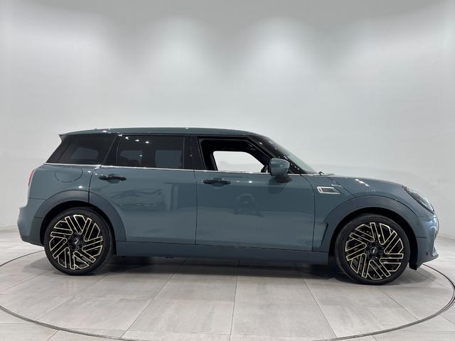 ＭＩＮＩ クーパーＳＤ　クラブマン　アントールド・エディション　全国２年保証電動シートフロント左右／シートヒーターフロント左右／ドライビングリヤビューカメラ／パーキングアシストアシスト／クルーズコントロール／ＡｐｐｌｅＣａｒＰｌａｙ／アダプティブＬＥＤヘッドライト（5枚目）