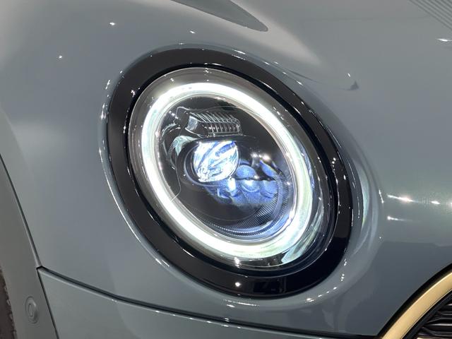 ＭＩＮＩ クーパーＳＤ　クラブマン　アントールド・エディション　全国２年保証電動シートフロント左右／シートヒーターフロント左右／ドライビングリヤビューカメラ／パーキングアシストアシスト／クルーズコントロール／ＡｐｐｌｅＣａｒＰｌａｙ／アダプティブＬＥＤヘッドライト（10枚目）
