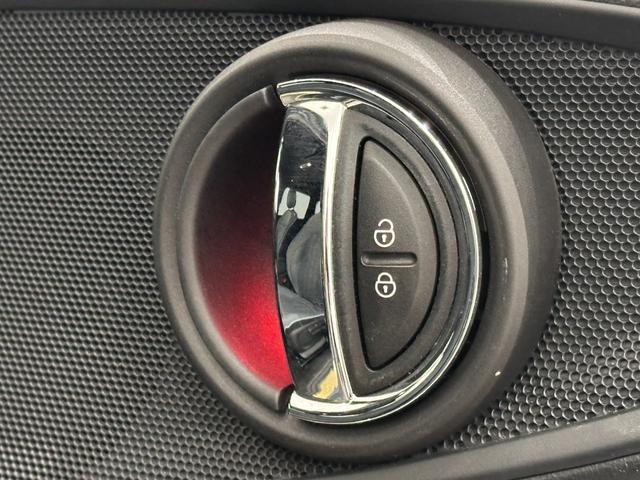 ＭＩＮＩ クーパーＳＤ　クラブマン　アントールド・エディション　全国２年保証電動シートフロント左右／シートヒーターフロント左右／ドライビングリヤビューカメラ／パーキングアシストアシスト／クルーズコントロール／ＡｐｐｌｅＣａｒＰｌａｙ／アダプティブＬＥＤヘッドライト（16枚目）
