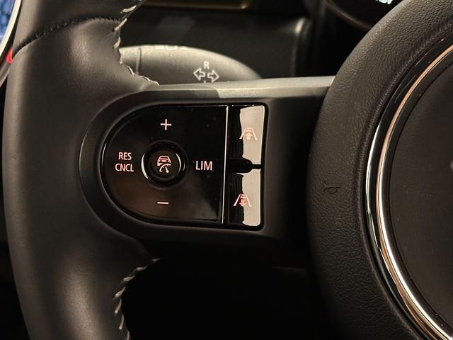 ＭＩＮＩ クーパーＳＤ　クラブマン　アントールド・エディション　全国２年保証電動シートフロント左右／シートヒーターフロント左右／ドライビングリヤビューカメラ／パーキングアシストアシスト／クルーズコントロール／ＡｐｐｌｅＣａｒＰｌａｙ／アダプティブＬＥＤヘッドライト（24枚目）