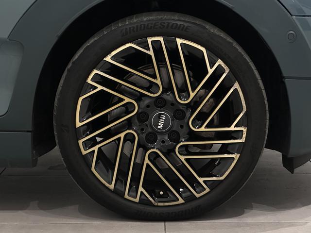 ＭＩＮＩ クーパーＳＤ　クラブマン　アントールド・エディション　全国２年保証電動シートフロント左右／シートヒーターフロント左右／ドライビングリヤビューカメラ／パーキングアシストアシスト／クルーズコントロール／ＡｐｐｌｅＣａｒＰｌａｙ／アダプティブＬＥＤヘッドライト（41枚目）