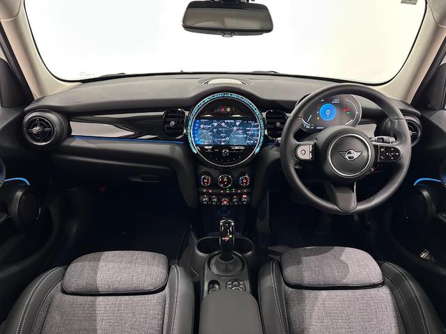 ＭＩＮＩ クーパーＳプレミアムプラスパッケージクラシックトリム　全国２年保証ＣａｒＰｌａｙワイヤレス充電ＥアクティブクルーズコントロールバックカメラマルチファンクションステアリングＭＩＮＩドライビングモードＦシートヒーターコンフォートアクセスＬＥＤヘッドライト（35枚目）