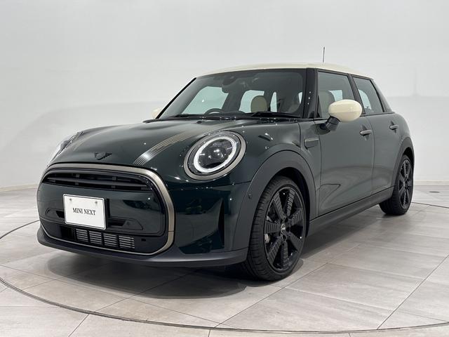 ＭＩＮＩ クーパー　ファーストパッケージ　クラシック・トリム　全国２年保証ＣａｒＰｌａｙＥＴＣＳＯＳコールマルチファンクションステアリングＭＩＮＩドライビングモードコンフォートアクセスＬＥＤヘッドライトＥＤリアコンビランプユニオンジャックデザイン（2枚目）