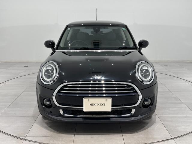 ＭＩＮＩ クーパーＤ　衝突回避被害軽減ブレーキ／車線逸脱警告／液晶メーター／マルチファンクションステアリング／ＬＥＤヘッドライト／ＬＥＤリアコンビランプ（ユニオンジャックデザイン）（3枚目）